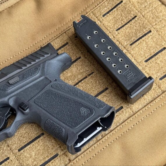 SAP-C Grip and Magazine